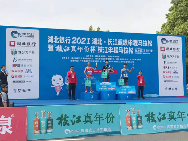 男子頒獎.jpg 男子頒獎.jpg